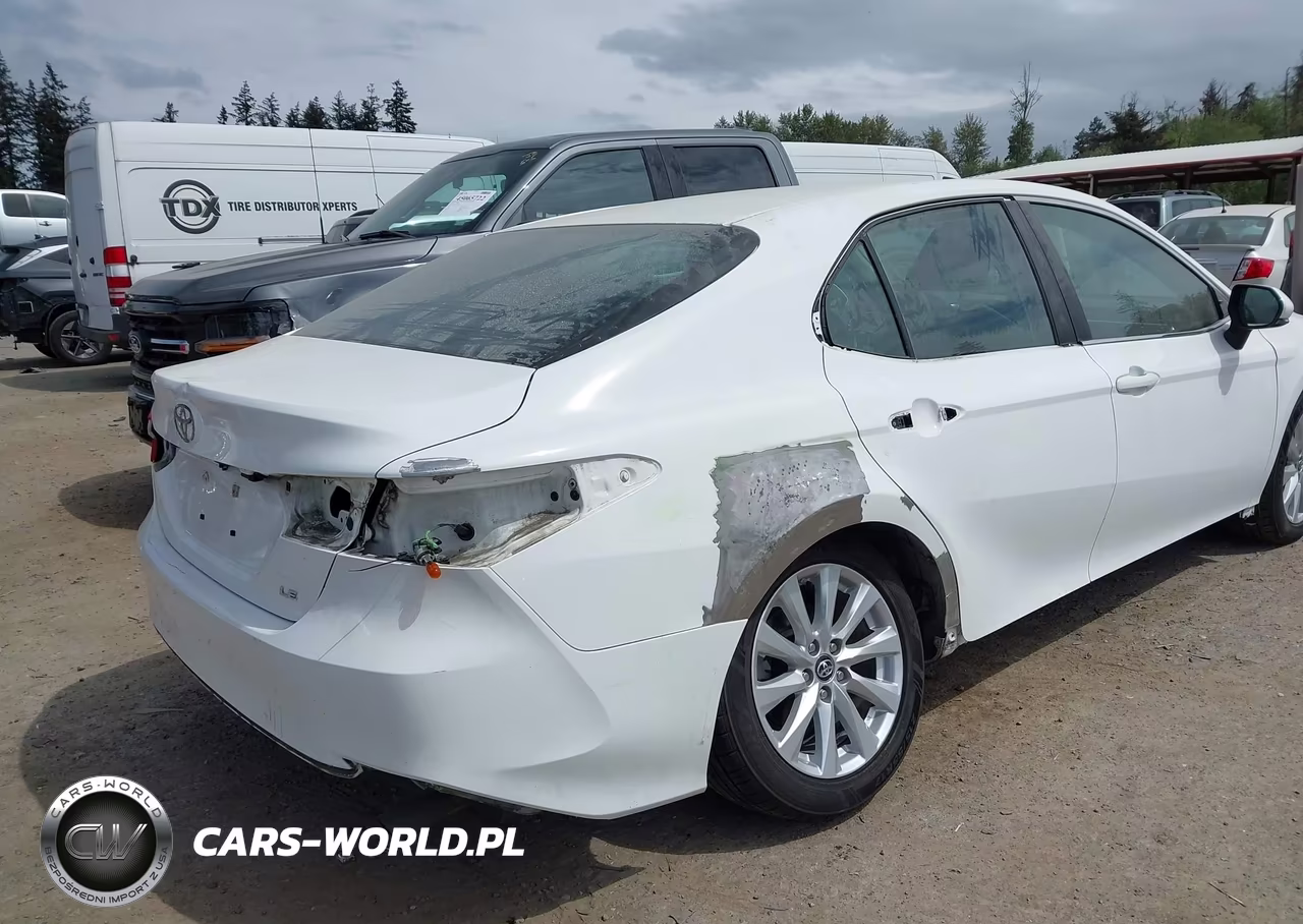 2018 Toyota Camry Le VIN:4T1B11HK3JU632756 - 6