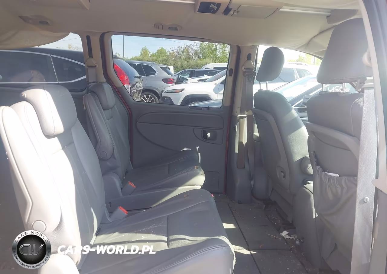2007 Chrysler Town & Country Touring VIN:2A8GP54L77R358345 - 8