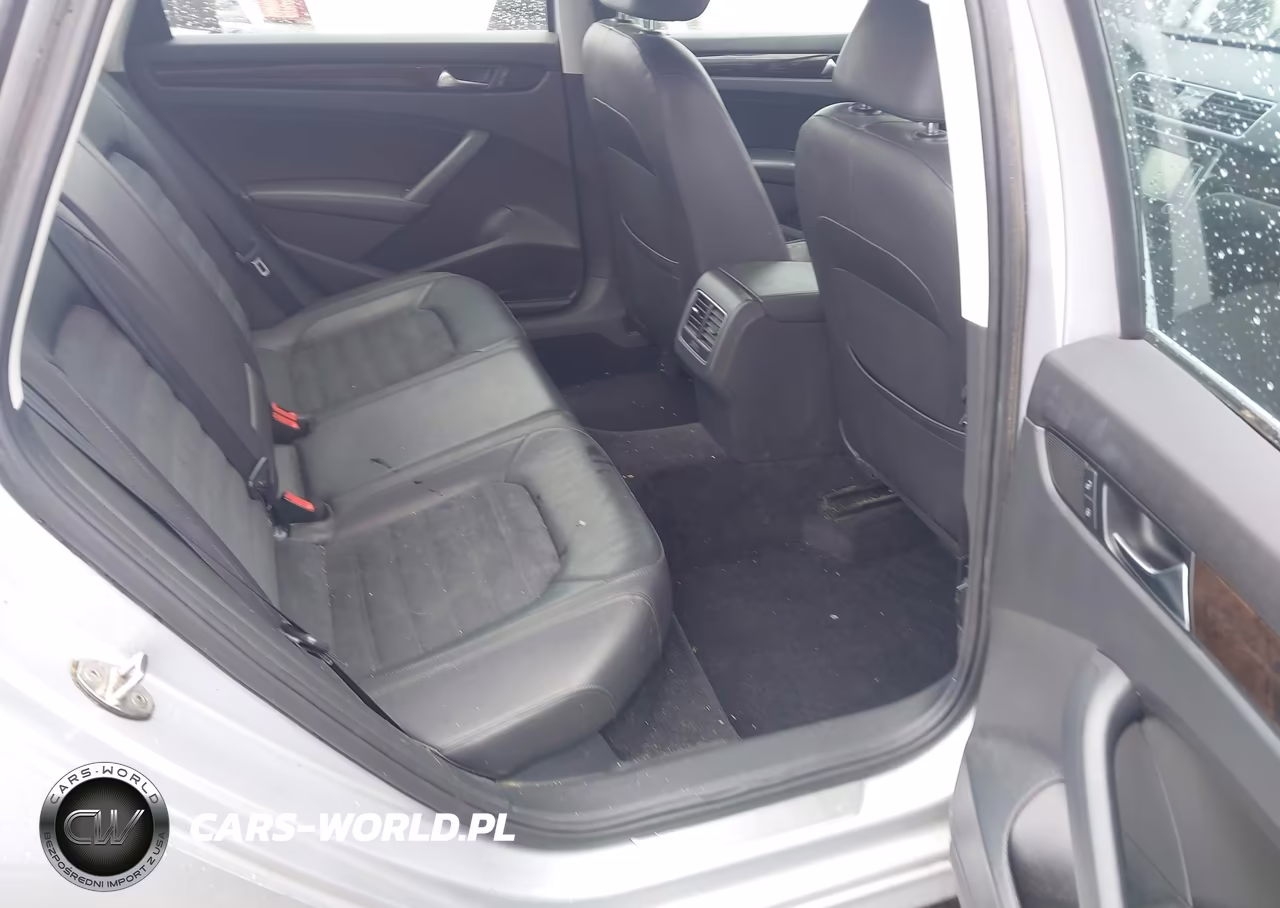 2015 Volkswagen Passat 2.0L Tdi Sel Premium VIN:1VWCV7A32FC014955 - 8