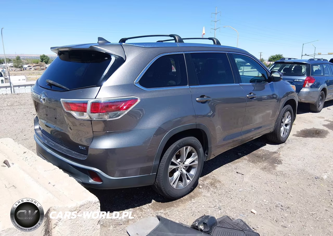 2015 Toyota Highlander Xle V6 VIN:5TDKKRFH5FS063699 - 4