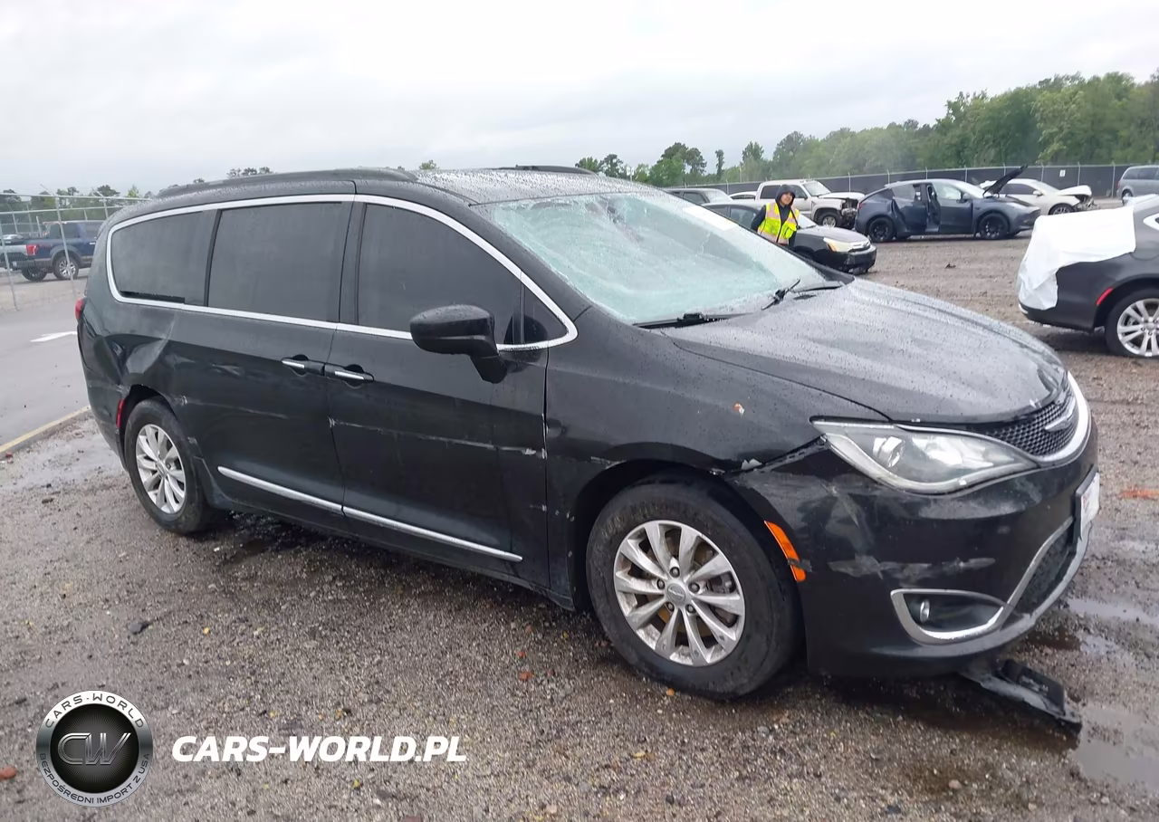 2017 Chrysler Pacifica Touring-L