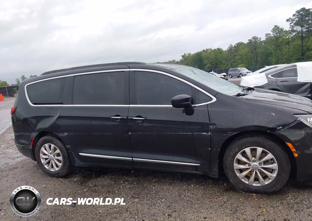 2017 Chrysler Pacifica Touring-L VIN:2C4RC1BG2HR710632 - 13