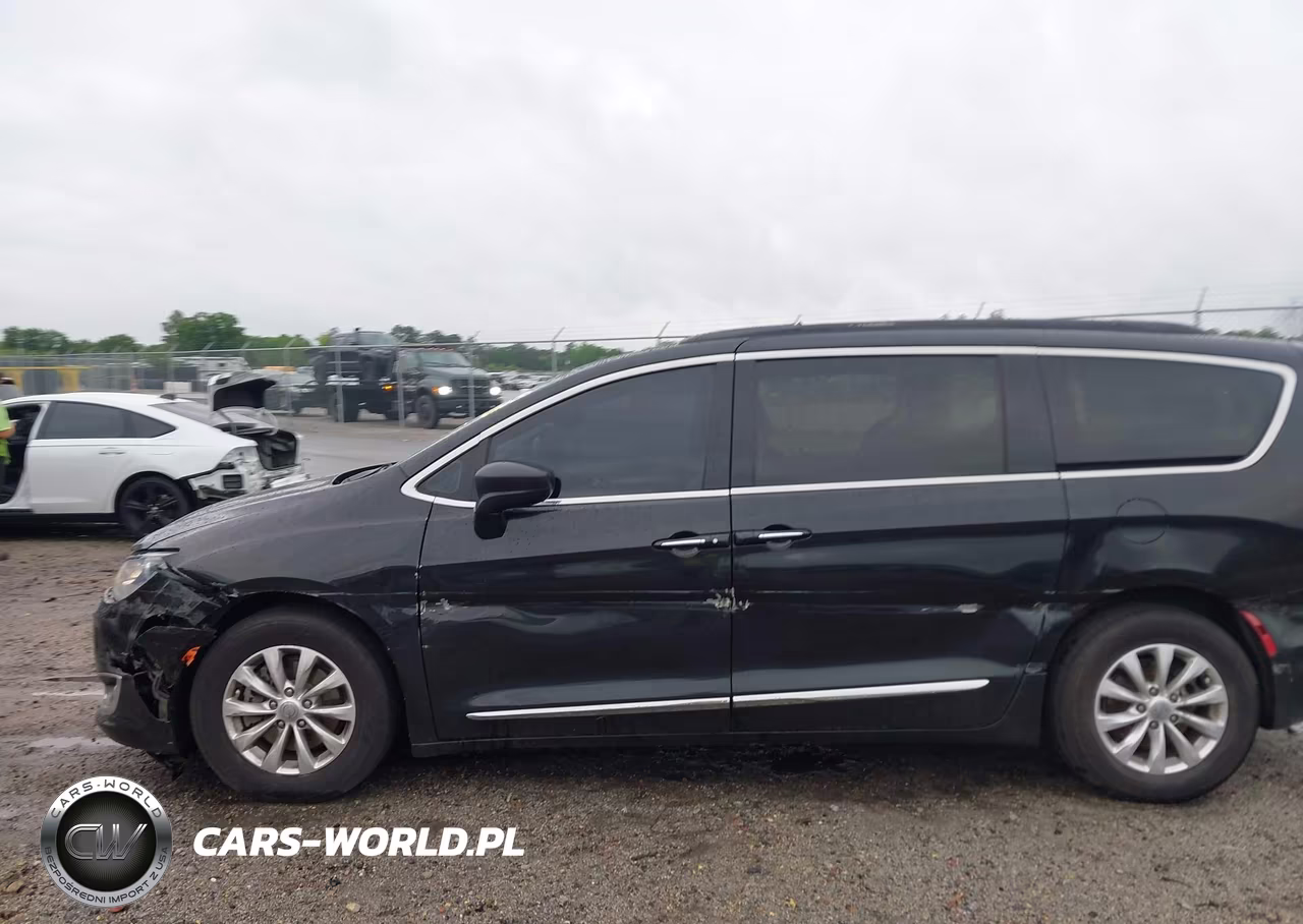 2017 Chrysler Pacifica Touring-L VIN:2C4RC1BG2HR710632 - 14