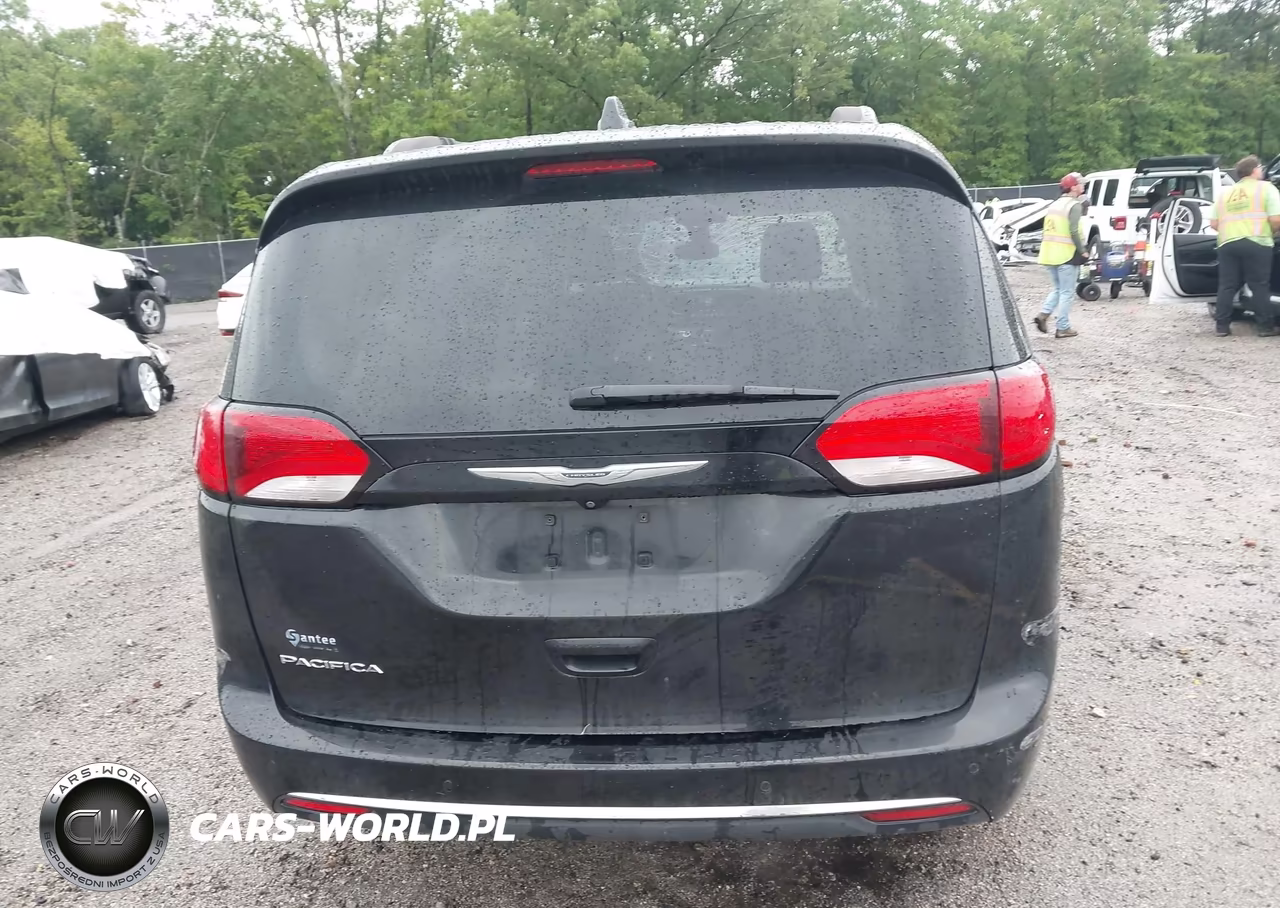 2017 Chrysler Pacifica Touring-L VIN:2C4RC1BG2HR710632 - 16