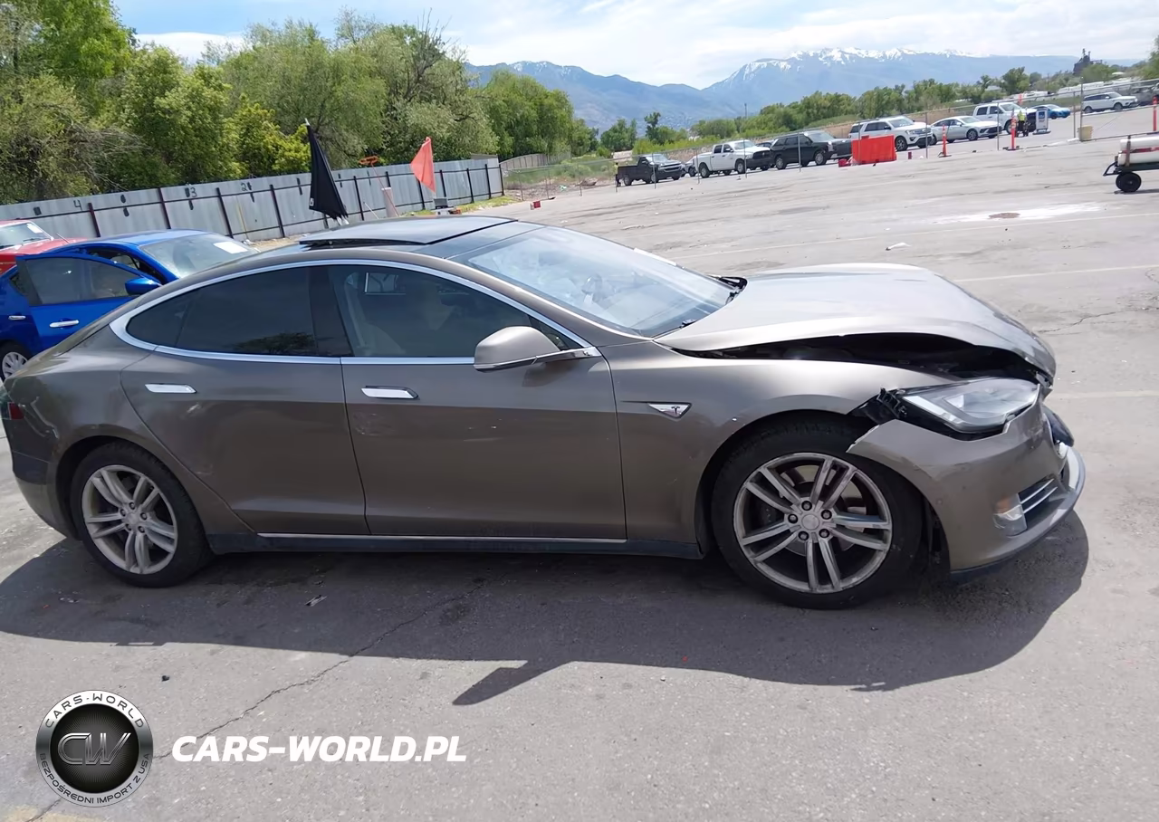 2015 Tesla Model S VIN:5YJSA1H20FF096434 - 13