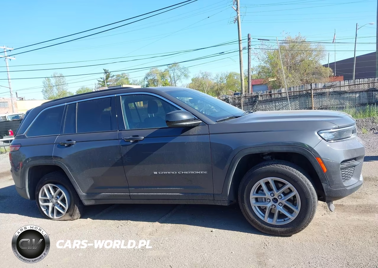 2025 Jeep Grand Cherokee Laredo X 4X4 VIN:1C4RJHAG3SC343708 - 13
