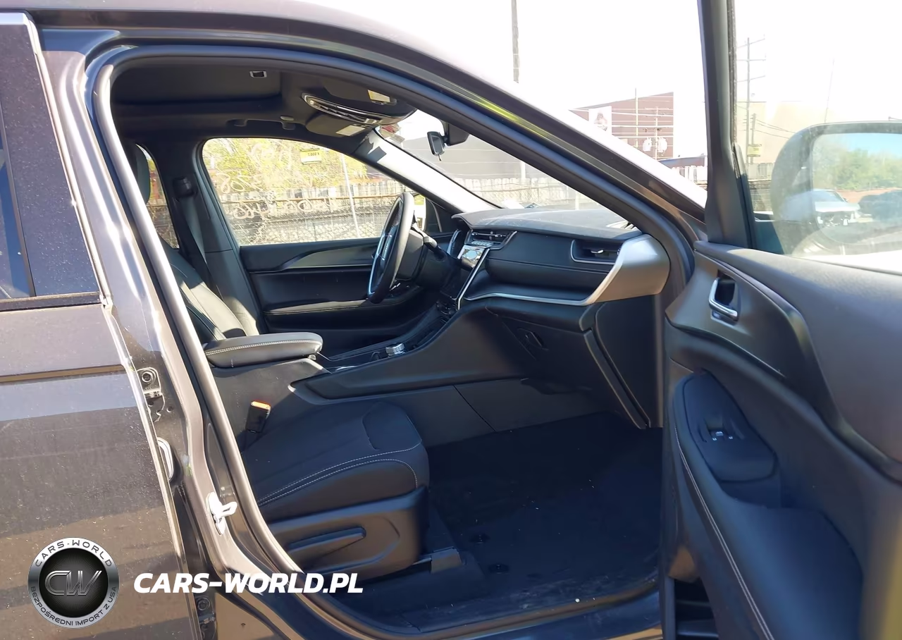2025 Jeep Grand Cherokee Laredo X 4X4 VIN:1C4RJHAG3SC343708 - 5