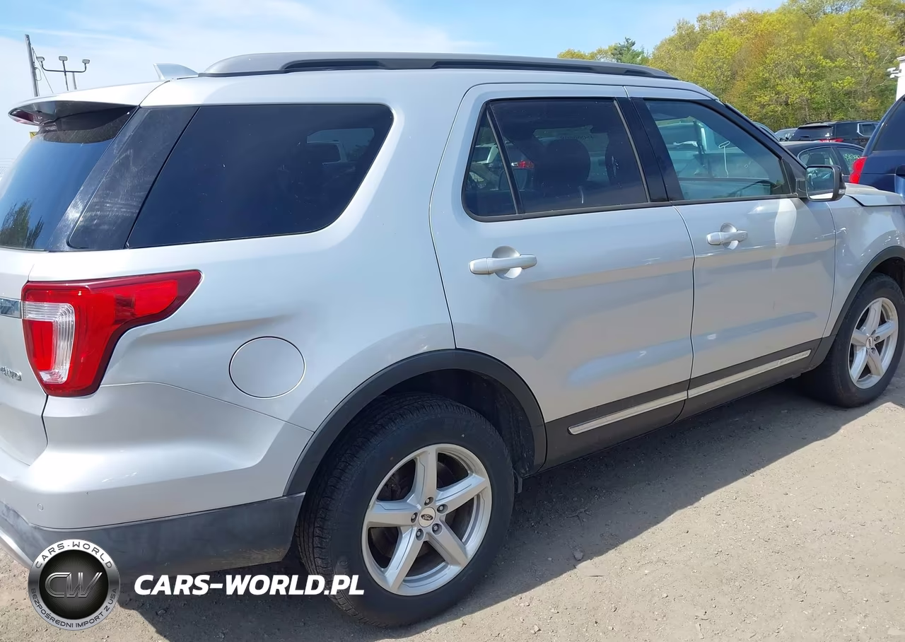 2017 Ford Explorer Xlt VIN:1FM5K8D89HGD09365 - 4