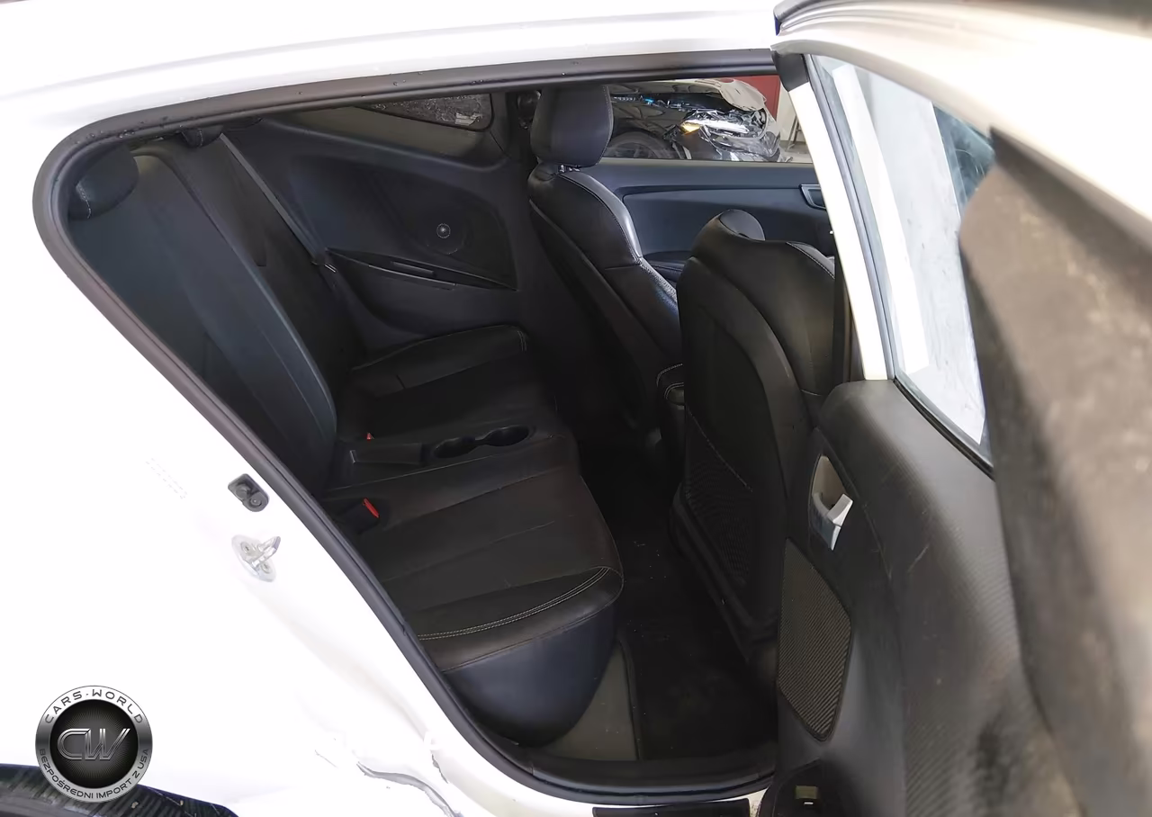 2016 Hyundai Veloster Turbo VIN:KMHTC6AE1GU300310 - 8