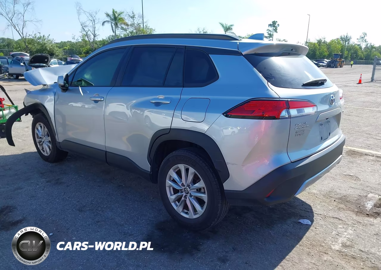 2022 Toyota Corolla Cross Le VIN:7MUCAAAG3NV004243 - 3