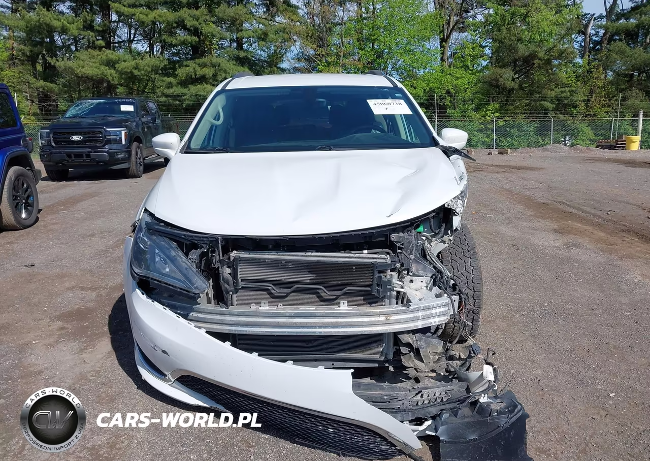 2018 Chrysler Pacifica Touring L VIN:2C4RC1BG8JR292017 - 13