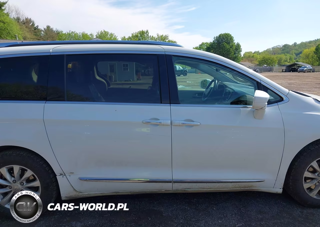2018 Chrysler Pacifica Touring L VIN:2C4RC1BG8JR292017 - 14