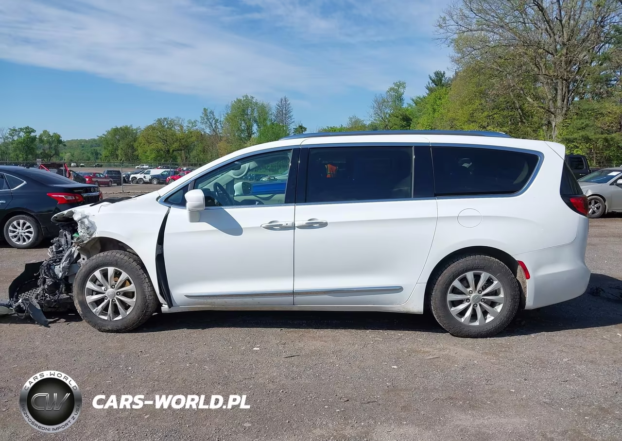 2018 Chrysler Pacifica Touring L VIN:2C4RC1BG8JR292017 - 15