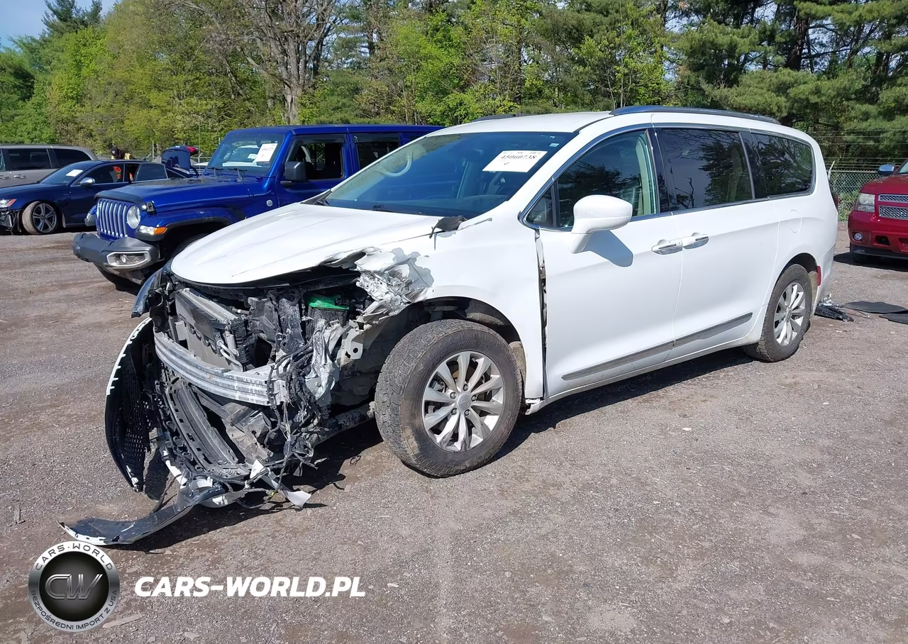 2018 Chrysler Pacifica Touring L VIN:2C4RC1BG8JR292017 - 2