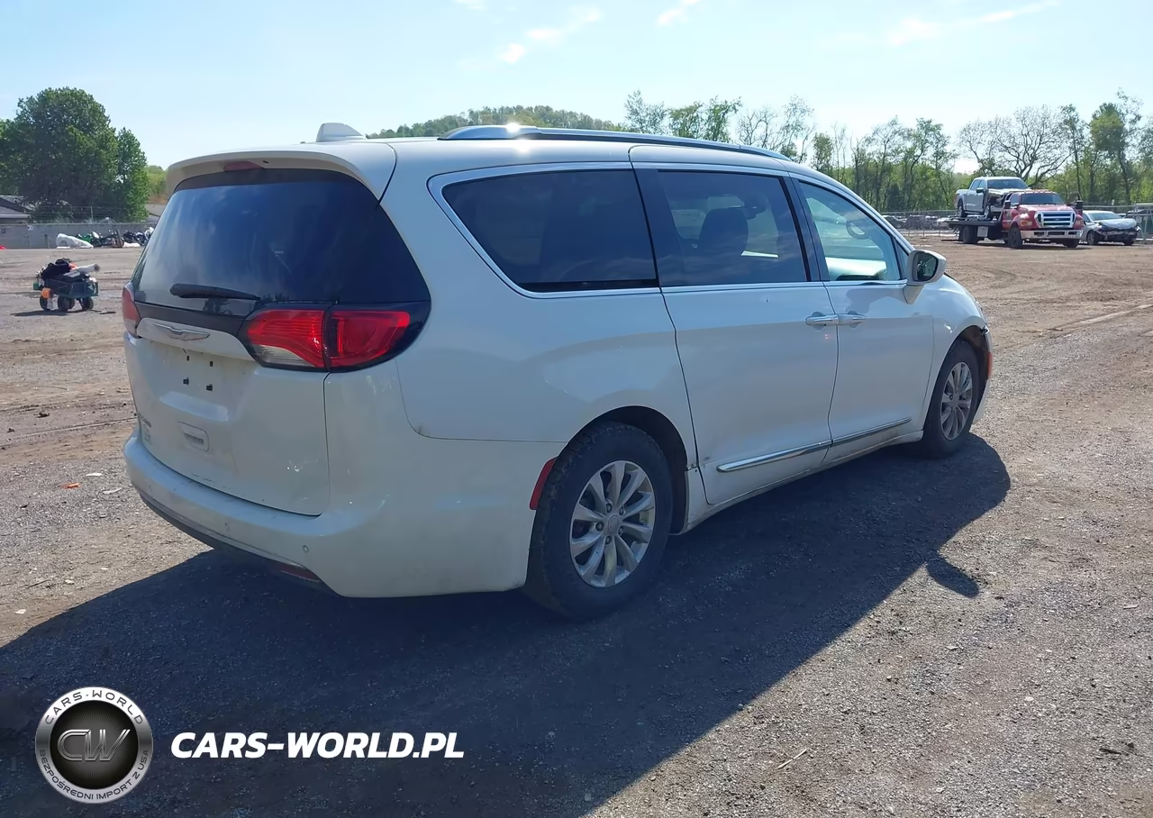 2018 Chrysler Pacifica Touring L VIN:2C4RC1BG8JR292017 - 4