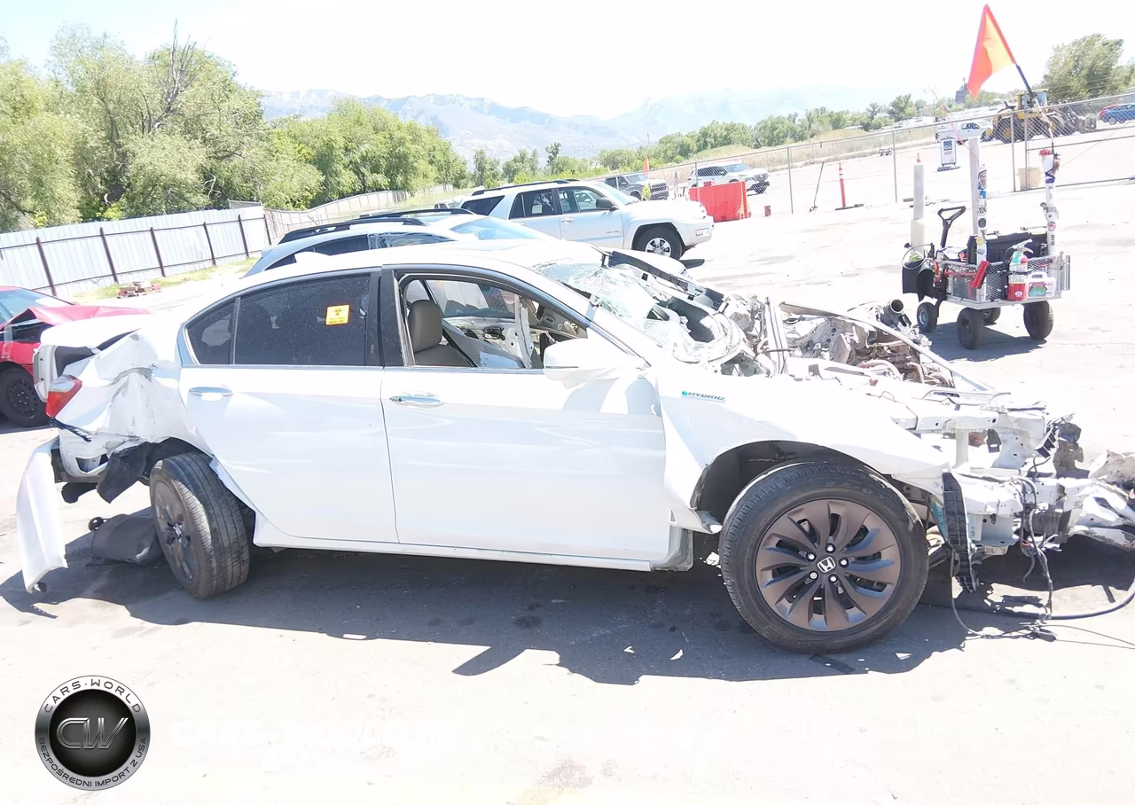 2014 Honda Accord Hybrid Touring VIN:1HGCR6F75EA006485 - 13