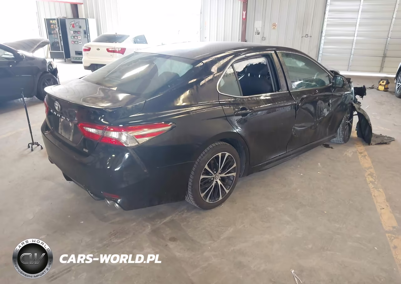 2018 Toyota Camry Se VIN:4T1B11HK2JU585123 - 4