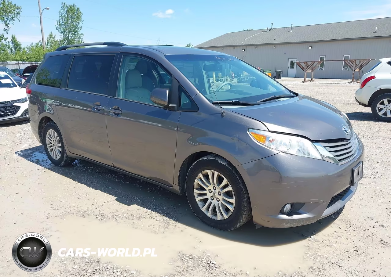 2014 Toyota Sienna Xle V6 8 Passenger – zdjęcie 1 z 16