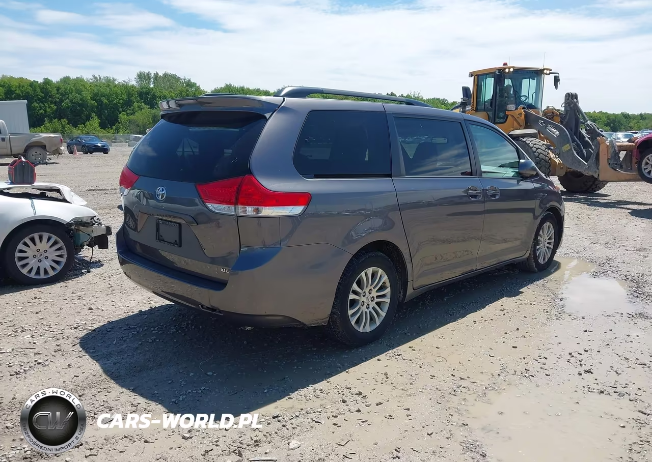 2014 Toyota Sienna Xle V6 8 Passenger VIN:5TDYK3DCXES507849 - 4
