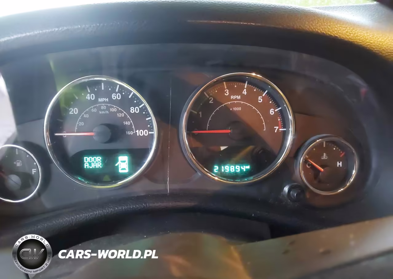 2016 Jeep Wrangler Unlimited Sport VIN:1C4BJWDG7GL300109 - 7