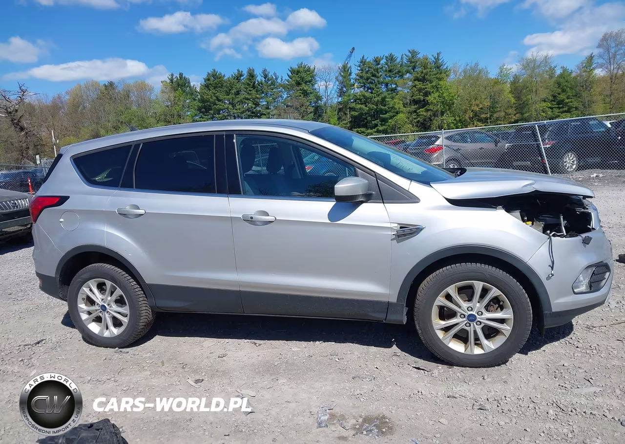 2019 Ford Escape Se VIN:1FMCU9GD9KUC18105 - 13