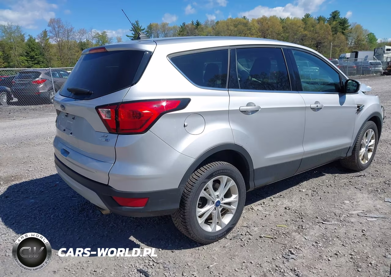 2019 Ford Escape Se VIN:1FMCU9GD9KUC18105 - 4