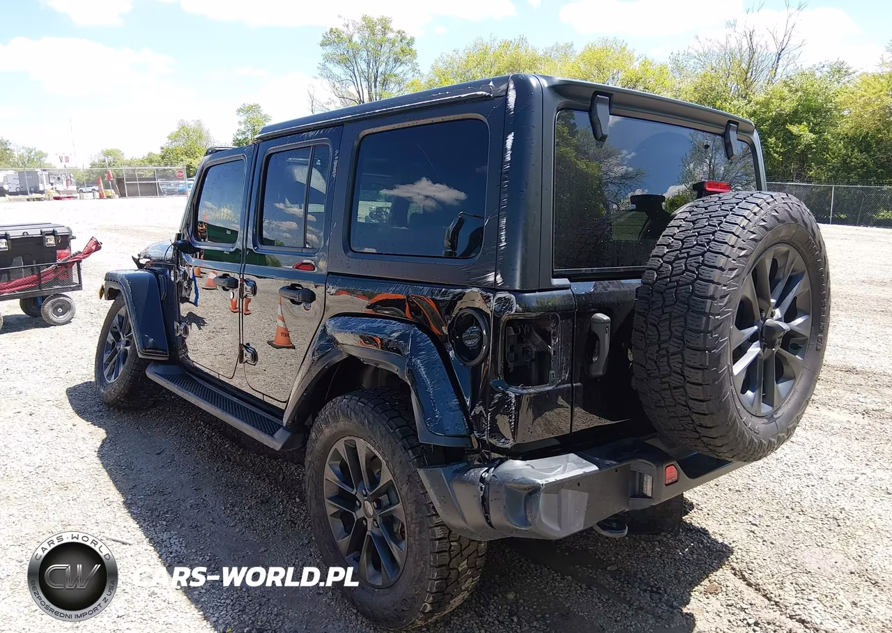 2022 Jeep Wrangler Unlimited Sahara 4X4 VIN:1C4HJXEG5NW197380 - 3