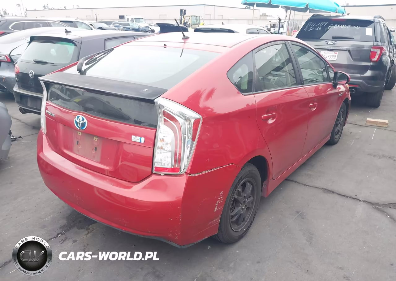 2015 Toyota Prius Two VIN:JTDKN3DU2F2004847 - 4