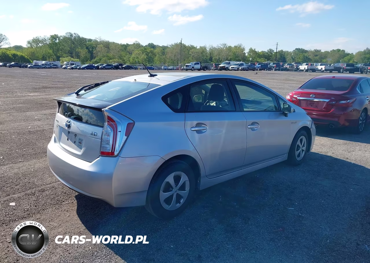 2013 Toyota Prius VIN:JTDKN3DU6D1712814 - 4