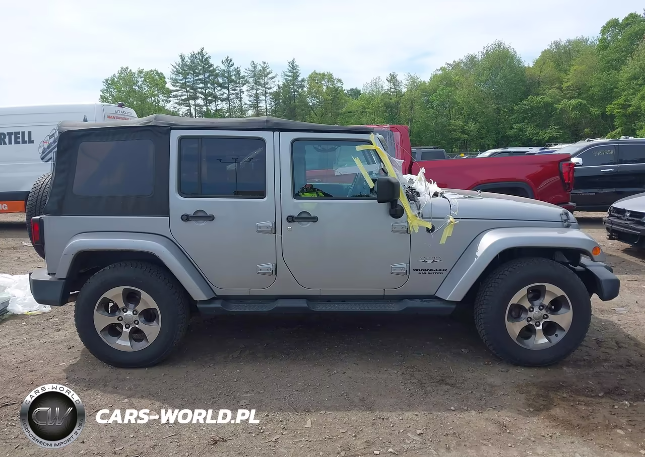 2016 Jeep Wrangler Unlimited Sahara VIN:1C4BJWEG8GL183025 - 14