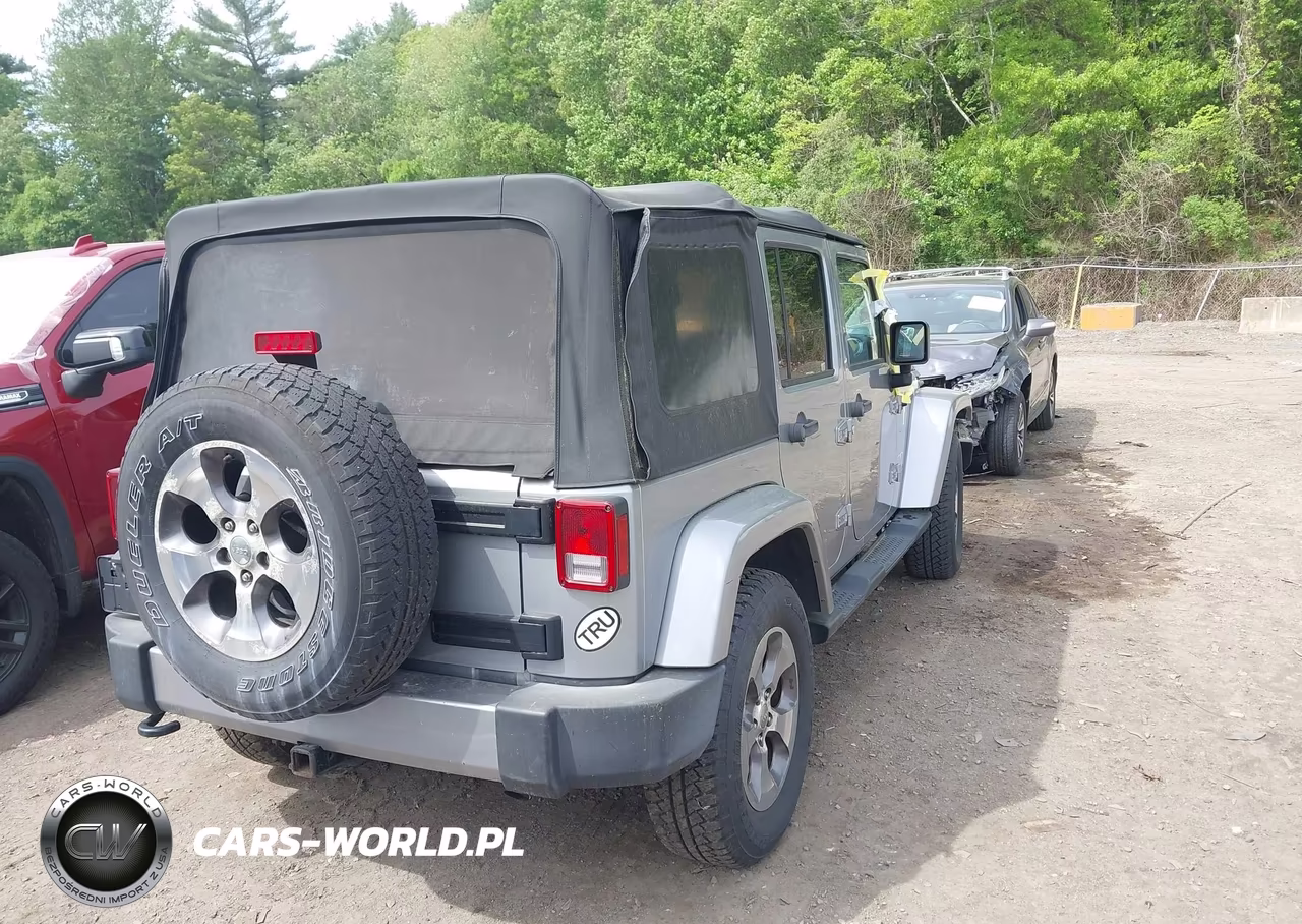 2016 Jeep Wrangler Unlimited Sahara VIN:1C4BJWEG8GL183025 - 4