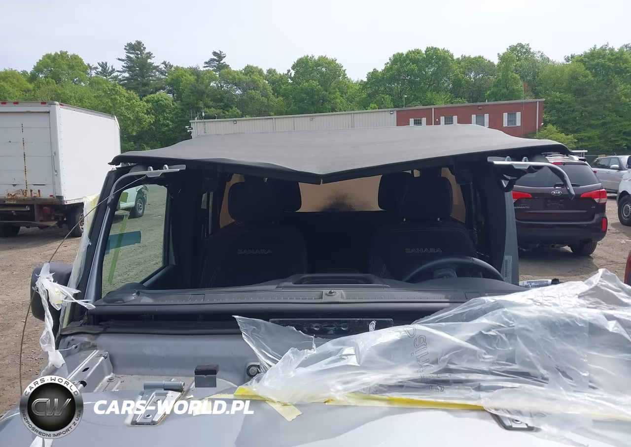 2016 Jeep Wrangler Unlimited Sahara VIN:1C4BJWEG8GL183025 - 6