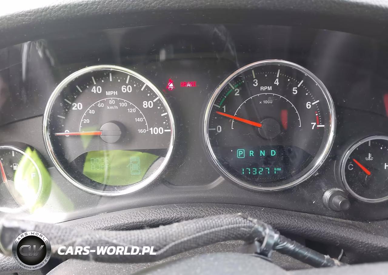 2016 Jeep Wrangler Unlimited Sahara VIN:1C4BJWEG8GL183025 - 7