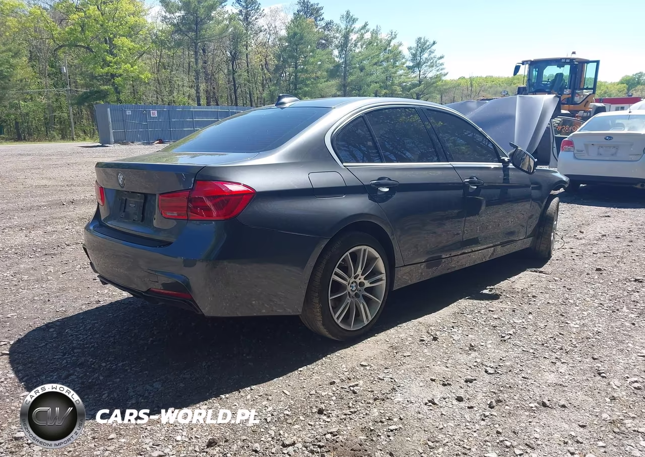 2018 BMW 330I xDrive VIN:WBA8D9C54JEM35009 - 4