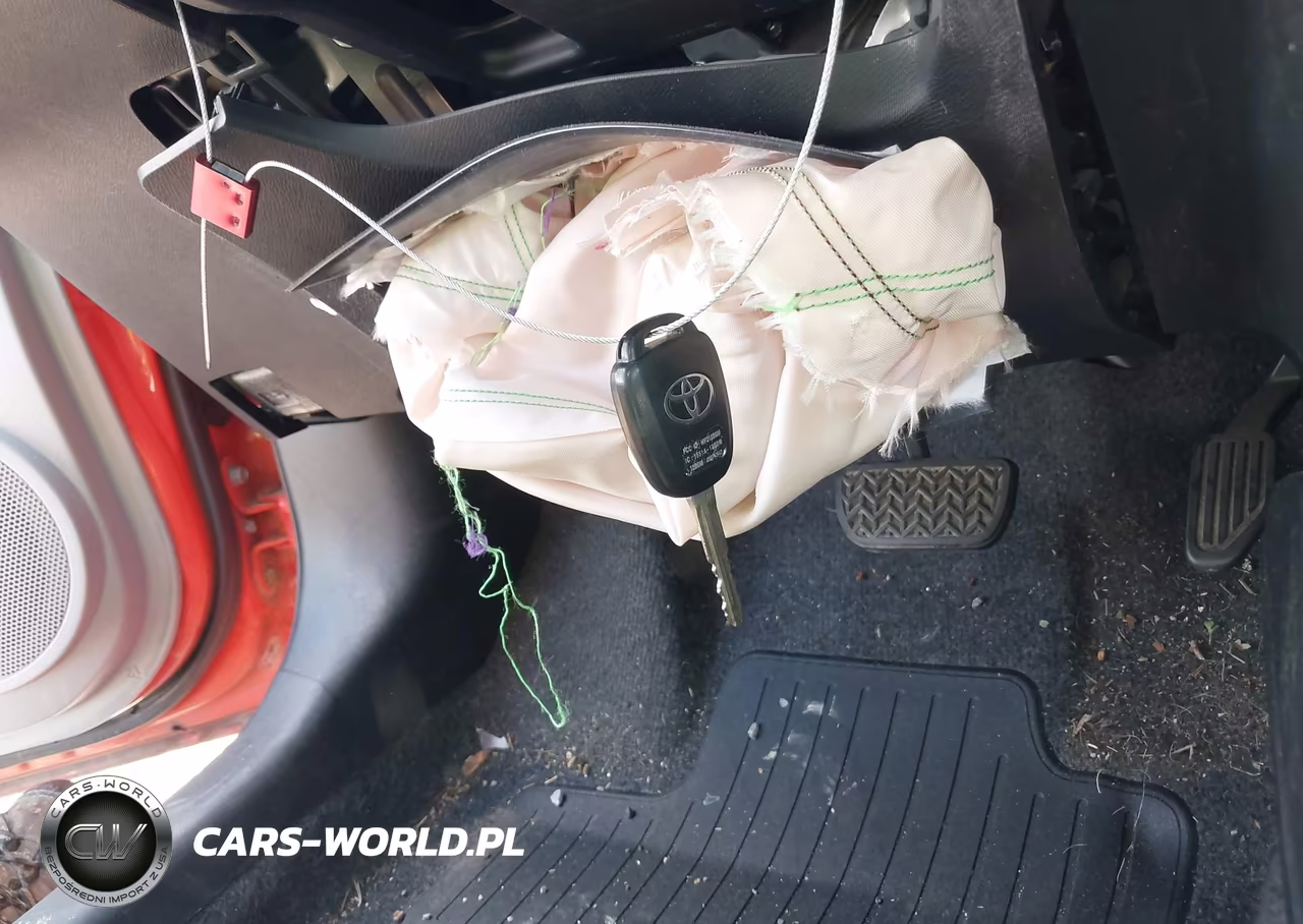 2012 Toyota Prius C Two VIN:JTDKDTB35C1014948 - 11