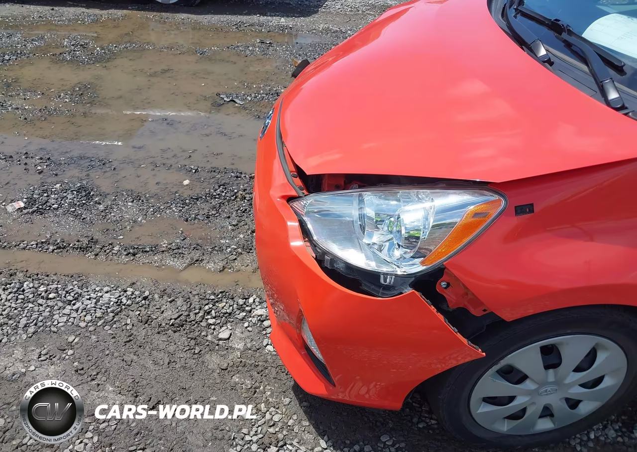 2012 Toyota Prius C Two VIN:JTDKDTB35C1014948 - 6