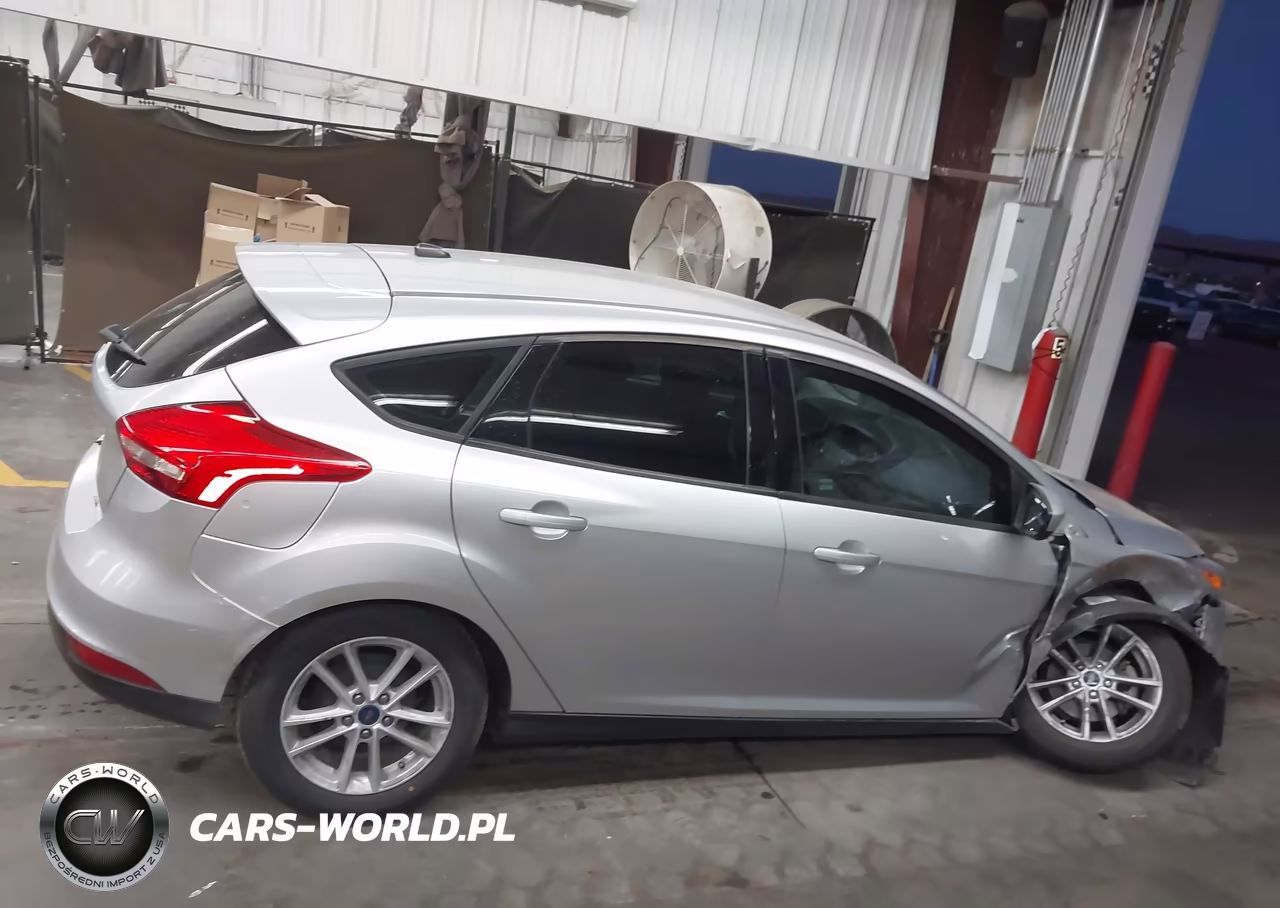 2018 Ford Focus Se VIN:1FADP3K27JL262469 - 13