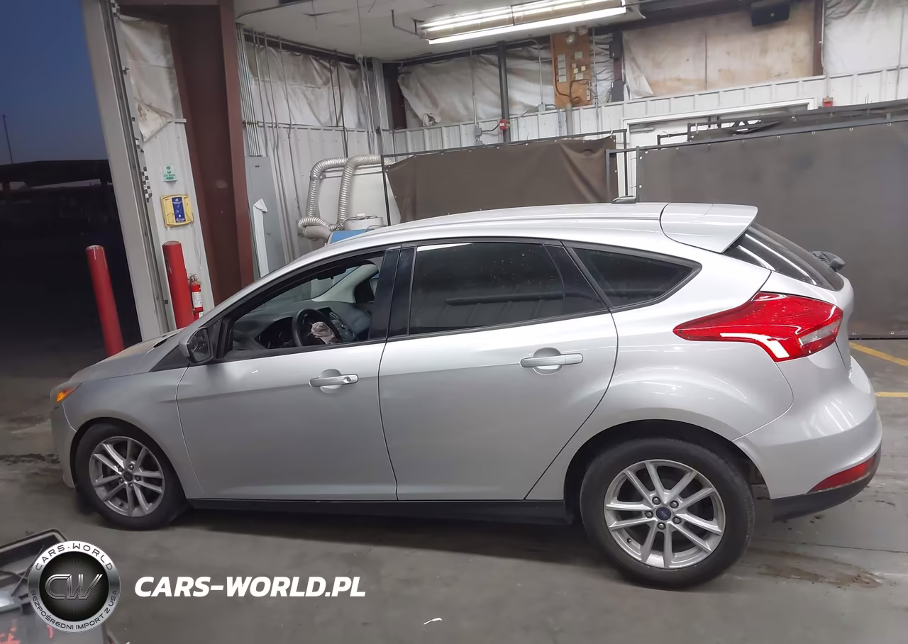 2018 Ford Focus Se VIN:1FADP3K27JL262469 - 14