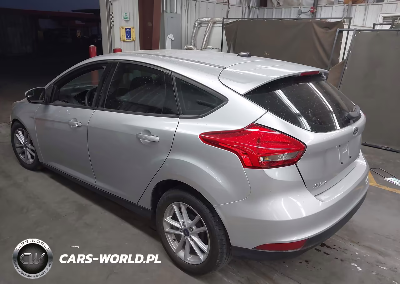 2018 Ford Focus Se VIN:1FADP3K27JL262469 - 3