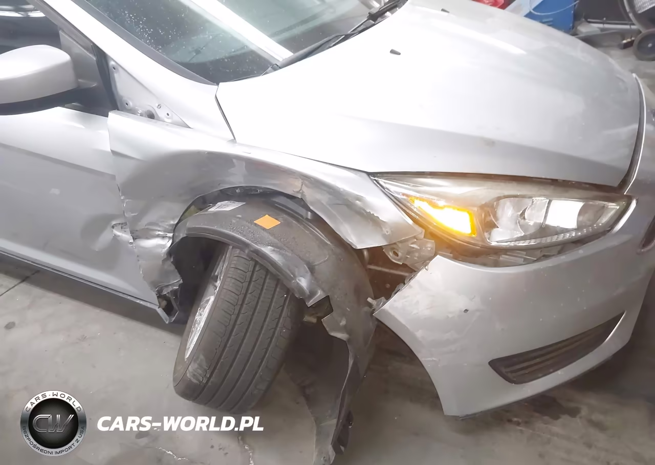 2018 Ford Focus Se VIN:1FADP3K27JL262469 - 6