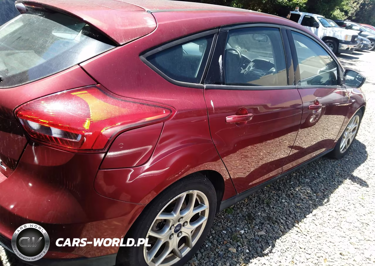 2015 Ford Focus Se VIN:1FADP3K26FL302712 - 4