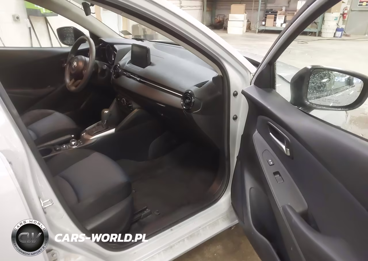 2019 Toyota Yaris L VIN:3MYDLBYV7KY506195 - 5