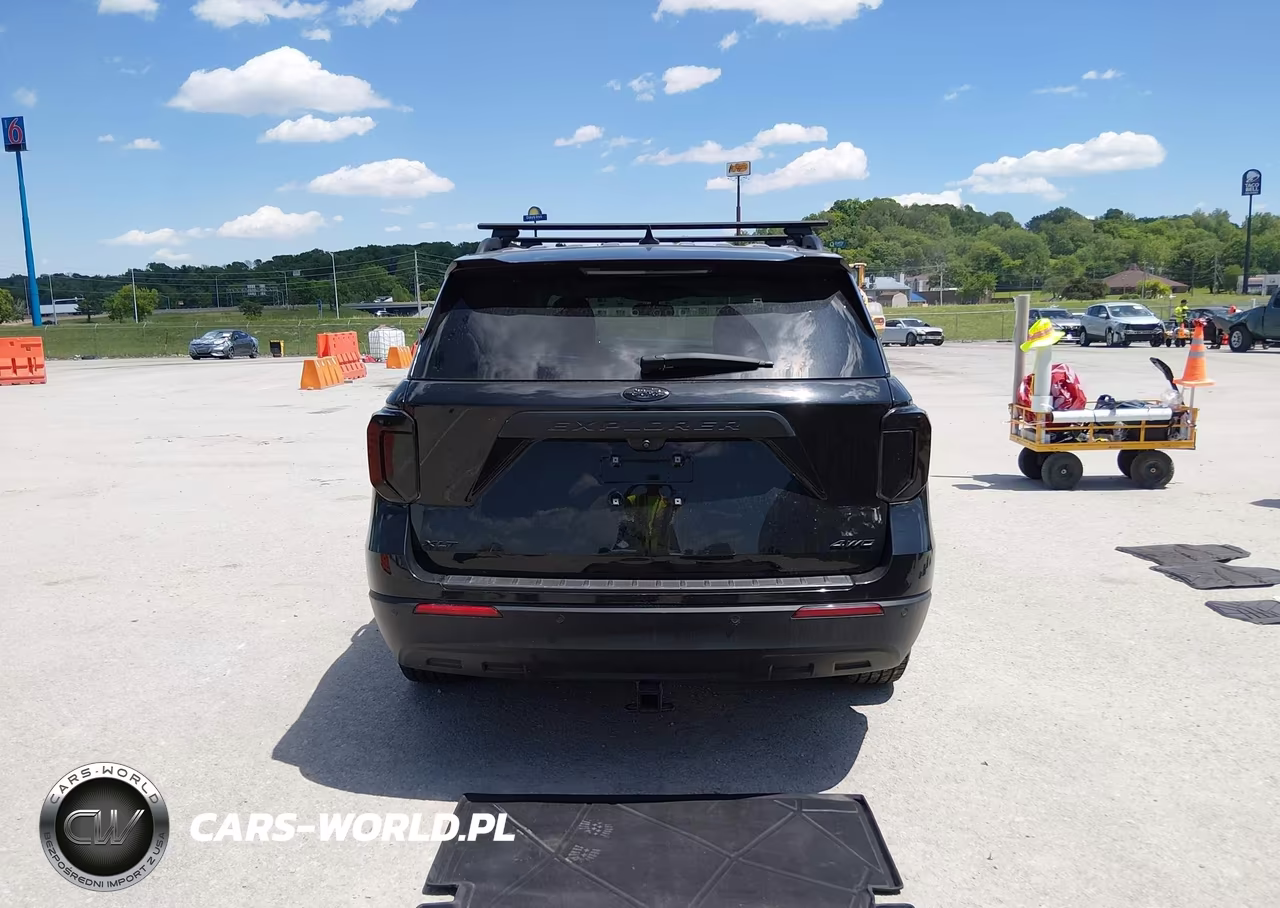 2022 Ford Explorer Xlt VIN:1FMSK8DH4NGA33143 - 17