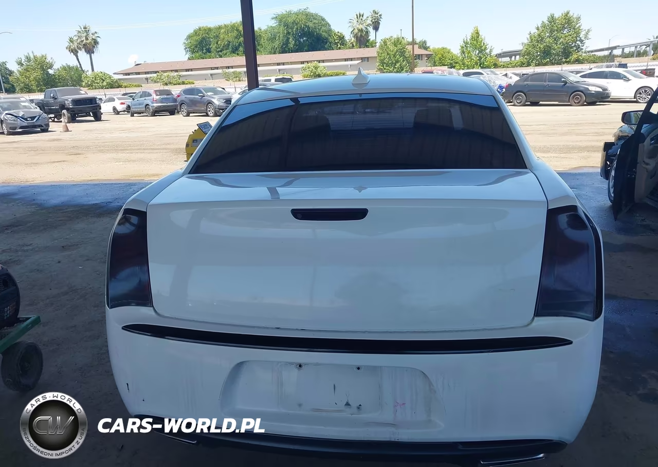 2016 Chrysler 300C VIN:2C3CCAEG2GH324660 - 16