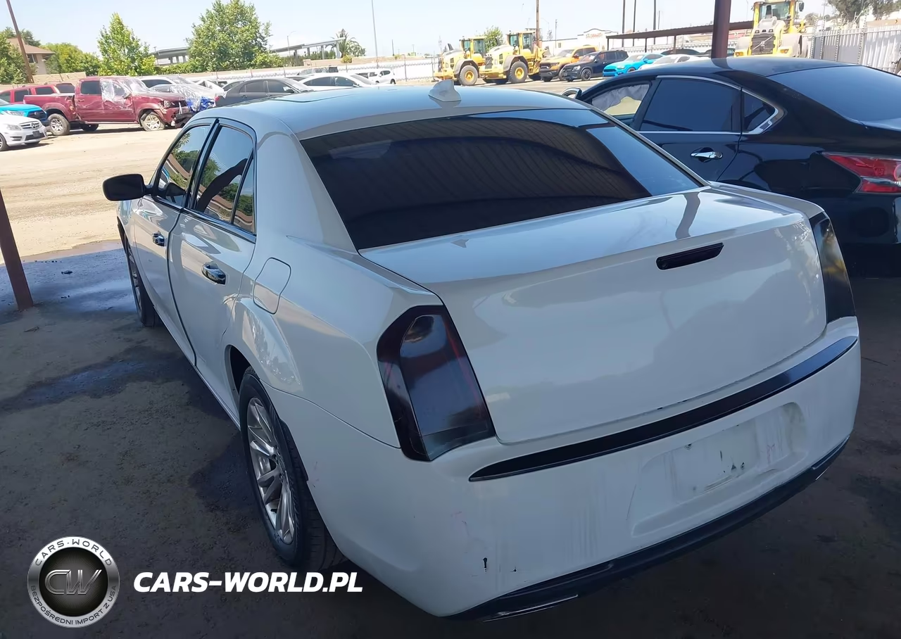 2016 Chrysler 300C VIN:2C3CCAEG2GH324660 - 3