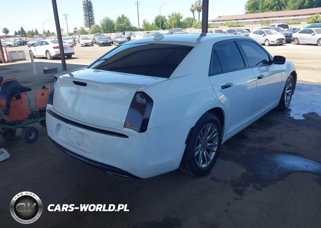 2016 Chrysler 300C VIN:2C3CCAEG2GH324660 - 4