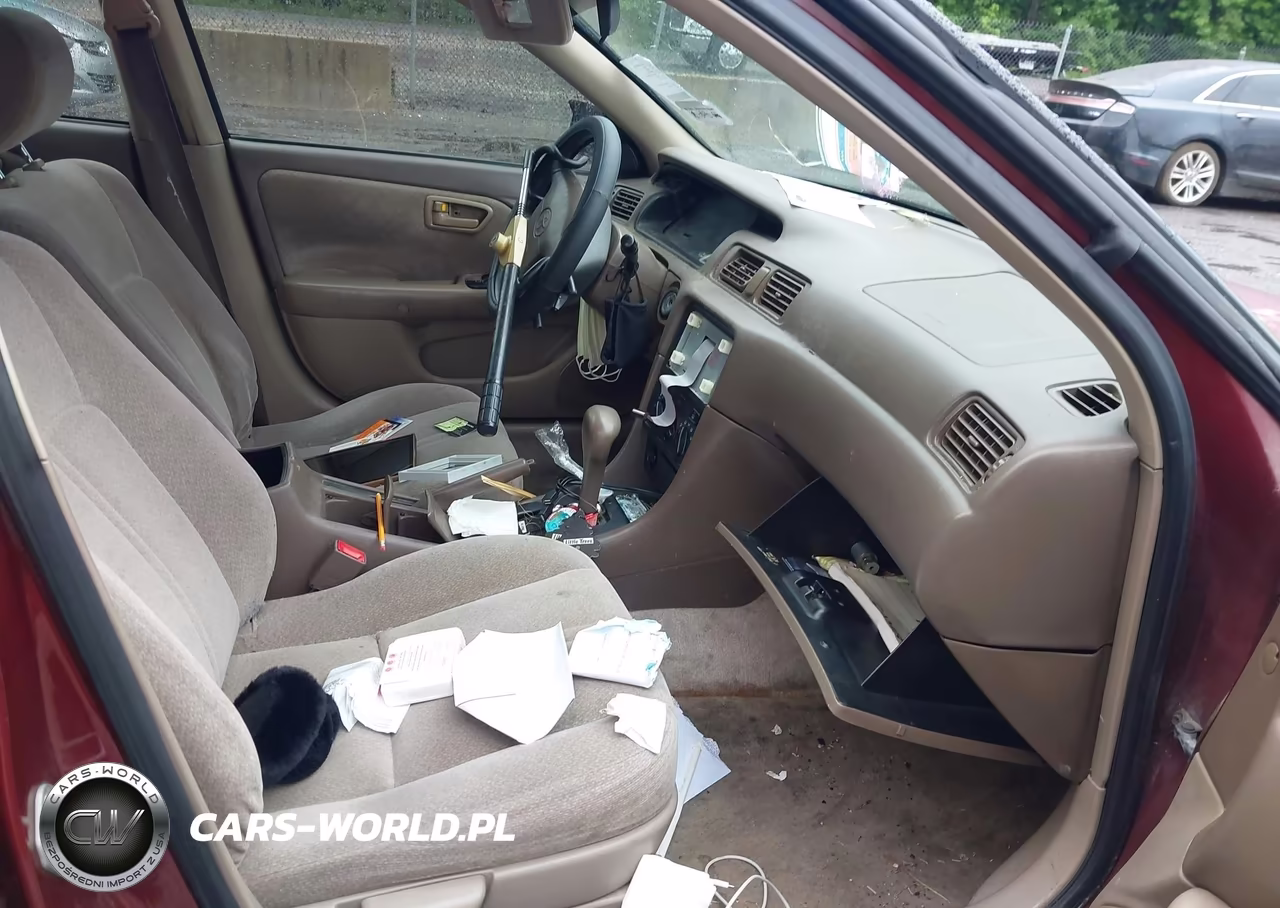 2000 Toyota Camry Le VIN:4T1BG22K5YU618414 - 5