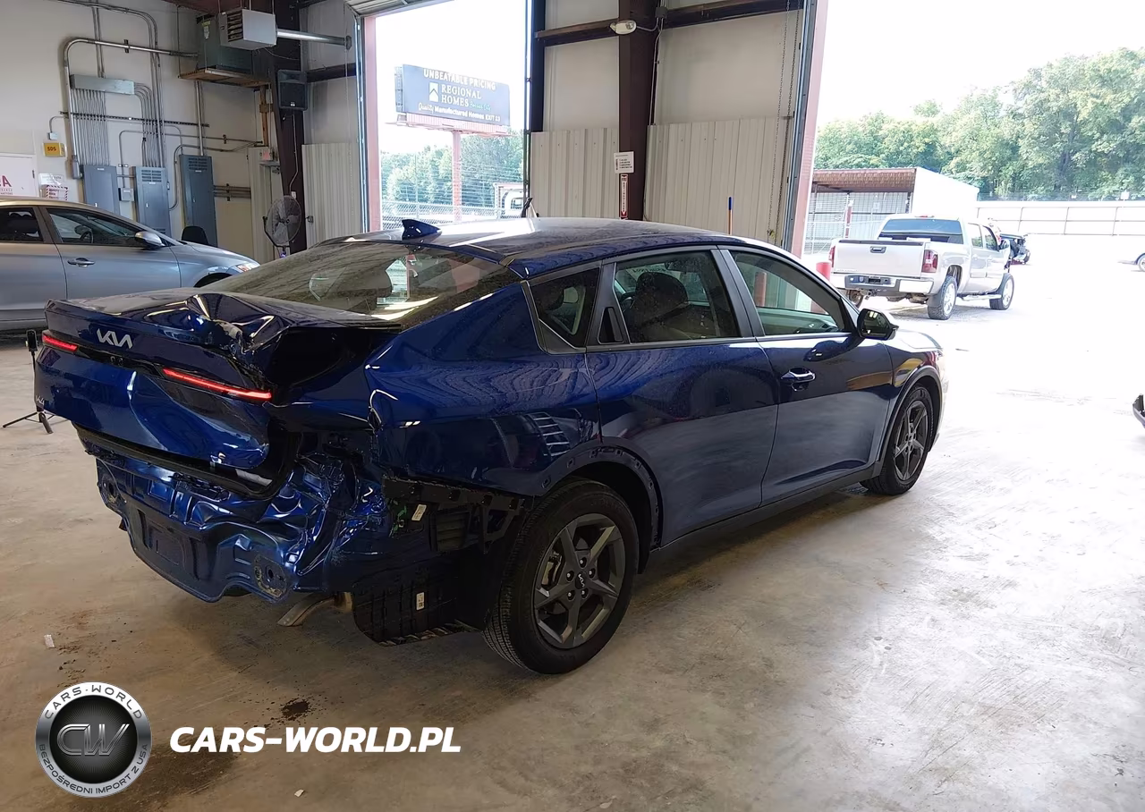 2025 Kia K4 Lxs VIN:3KPFT4DE3SE177912 - 4