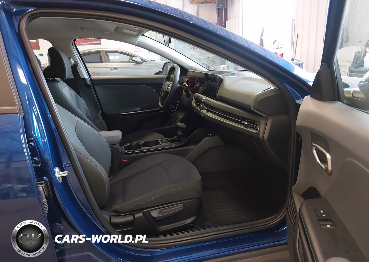 2025 Kia K4 Lxs VIN:3KPFT4DE3SE177912 - 5