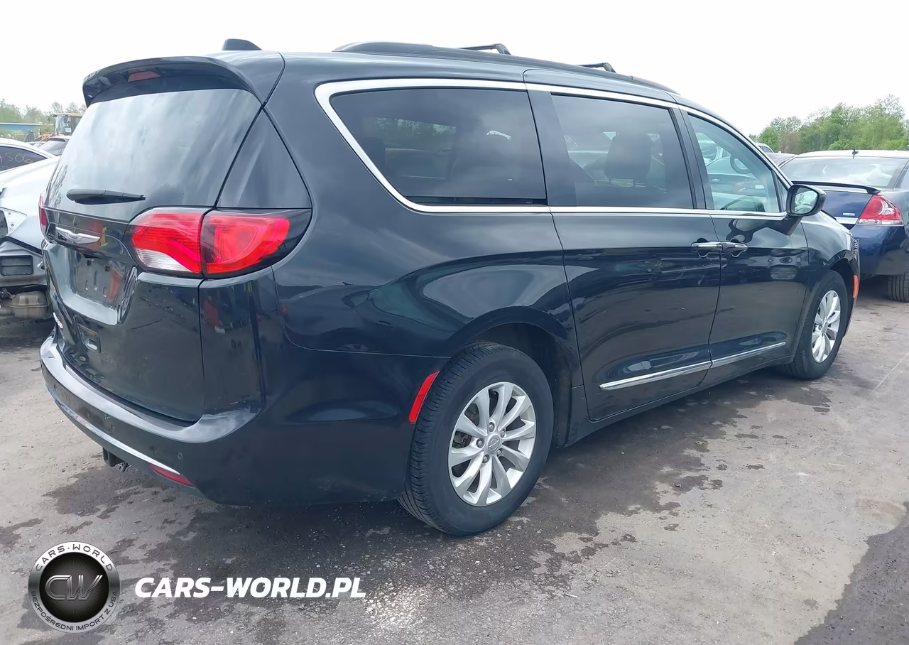 2017 Chrysler Pacifica Touring-L VIN:2C4RC1BG9HR759620 - 4